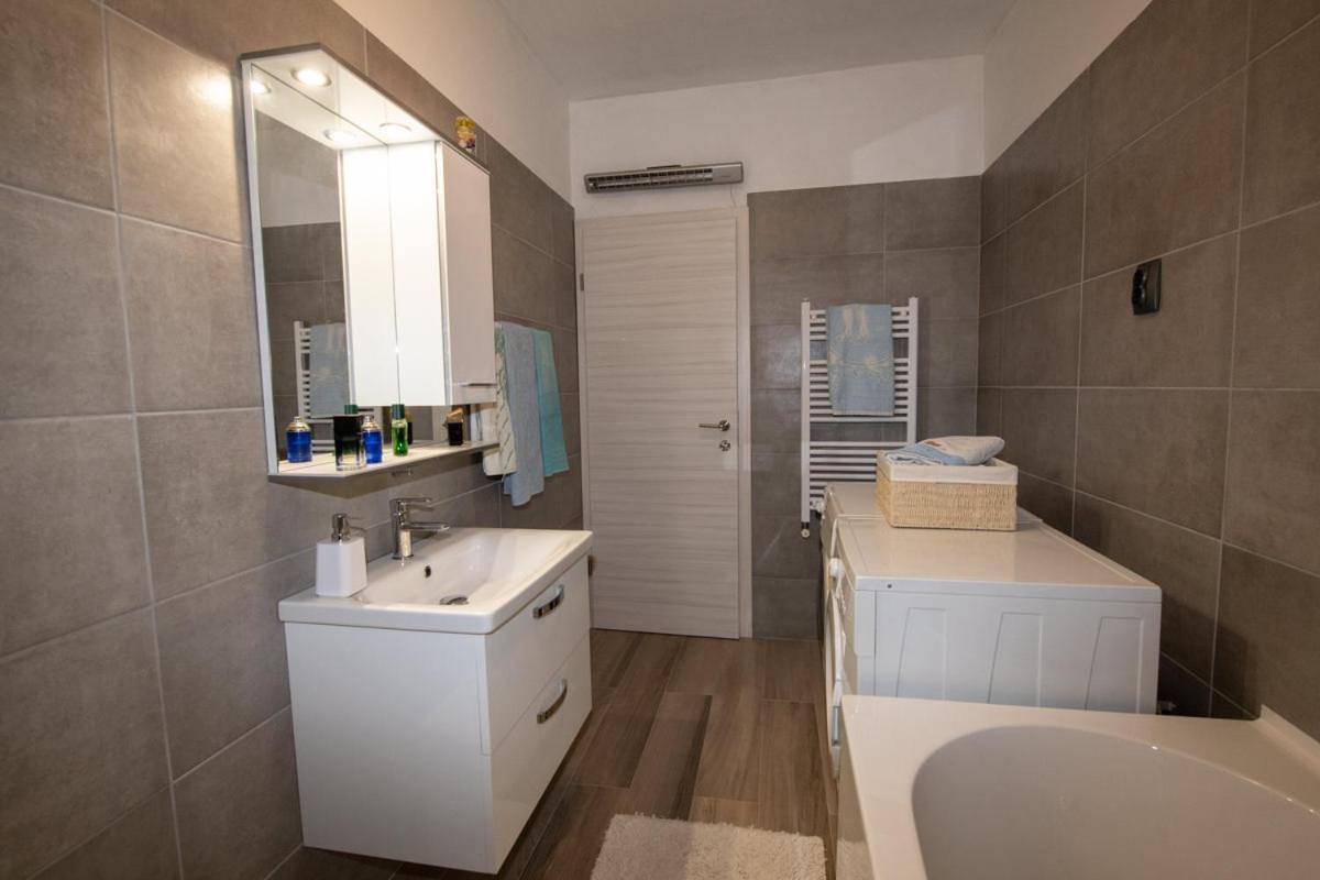 Apartman Elvis Lovran Exteriör bild