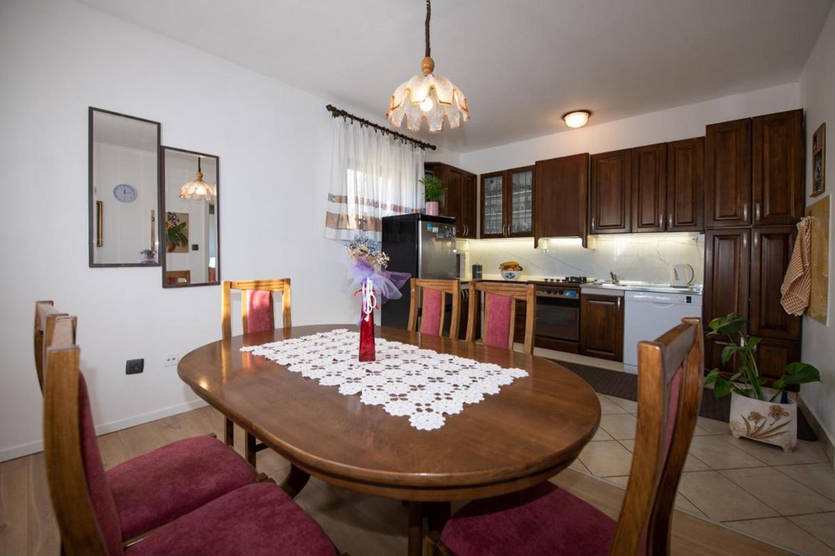 Apartman Elvis Lovran Exteriör bild