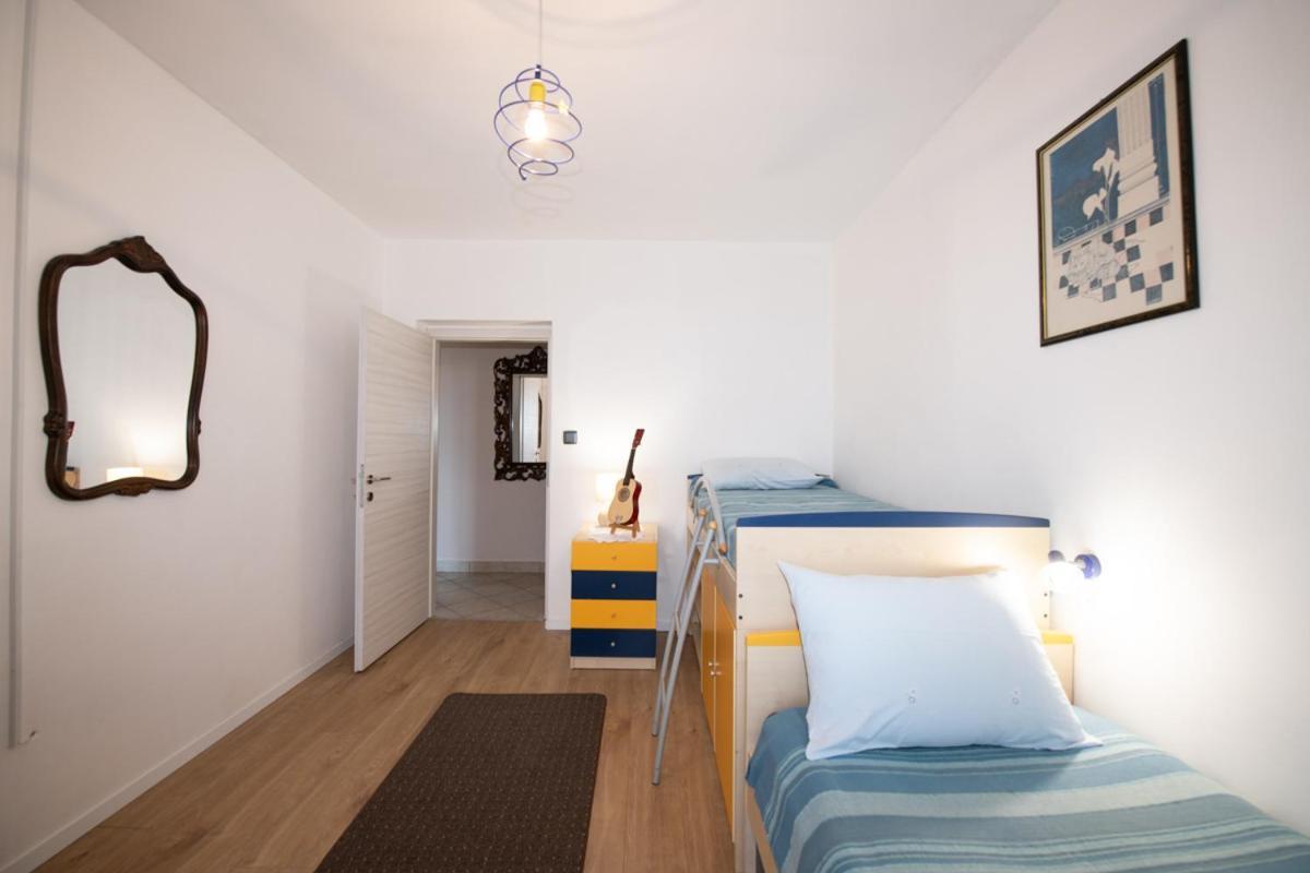Apartman Elvis Lovran Exteriör bild