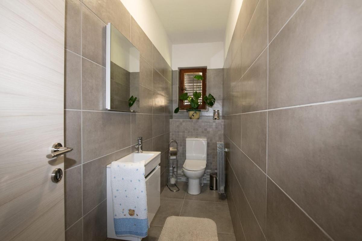 Apartman Elvis Lovran Exteriör bild