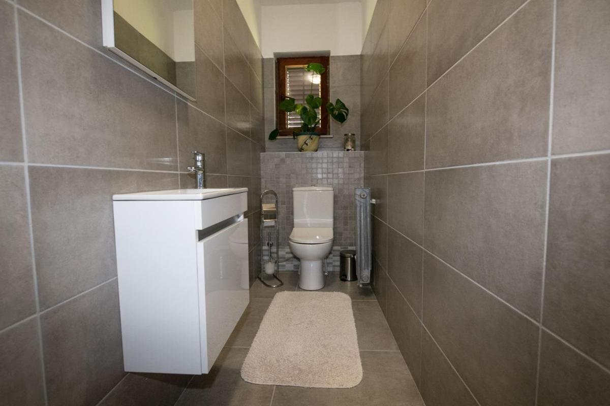 Apartman Elvis Lovran Exteriör bild